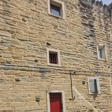 Petit Appart Entier Au Coeur Des Remparts - Netfix Et Connection Fibre Gratuits Карпентра Екстериор снимка
