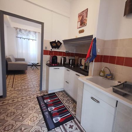 Petit Appart Entier Au Coeur Des Remparts - Netfix Et Connection Fibre Gratuits Карпентра Екстериор снимка