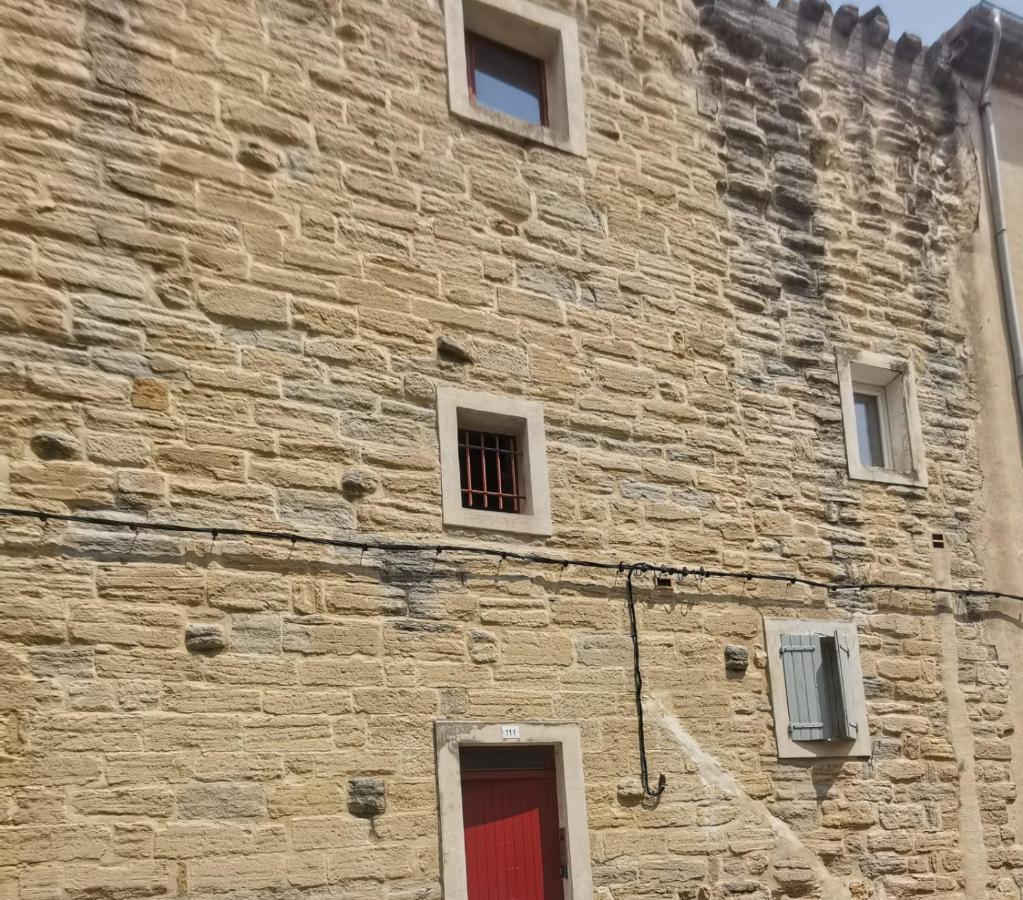 Petit Appart Entier Au Coeur Des Remparts - Netfix Et Connection Fibre Gratuits Карпентра Екстериор снимка