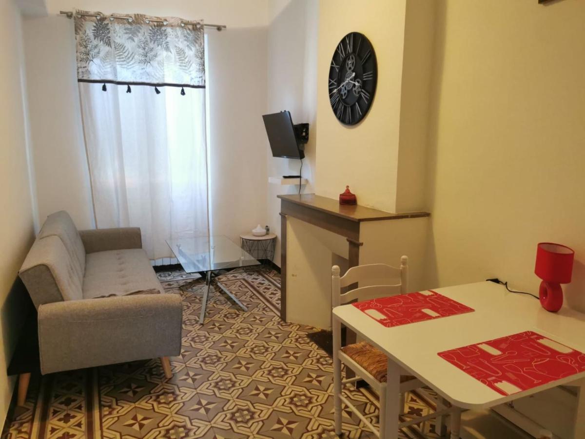 Petit Appart Entier Au Coeur Des Remparts - Netfix Et Connection Fibre Gratuits Карпентра Екстериор снимка