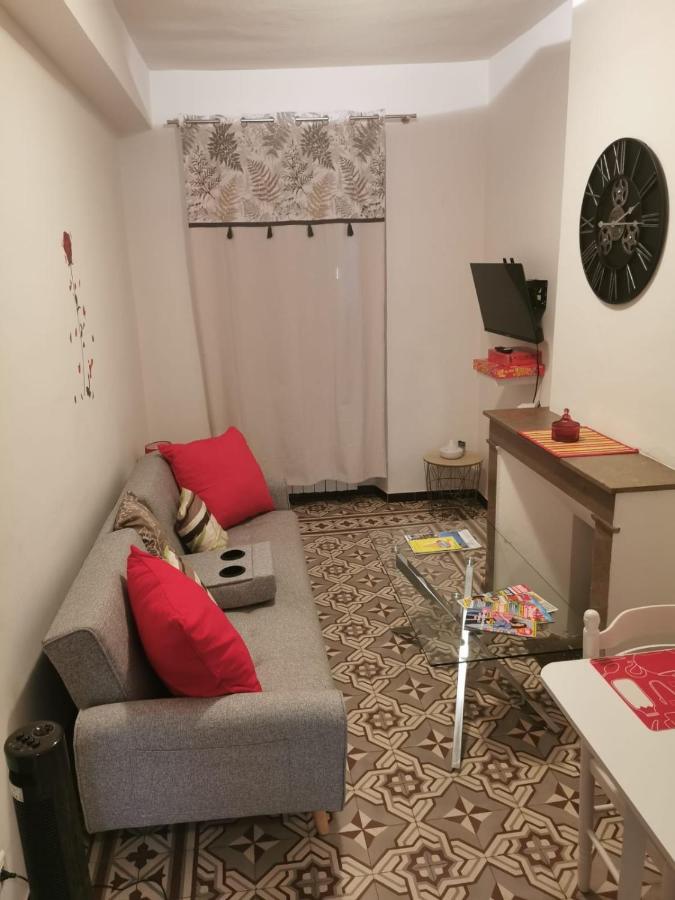 Petit Appart Entier Au Coeur Des Remparts - Netfix Et Connection Fibre Gratuits Карпентра Екстериор снимка
