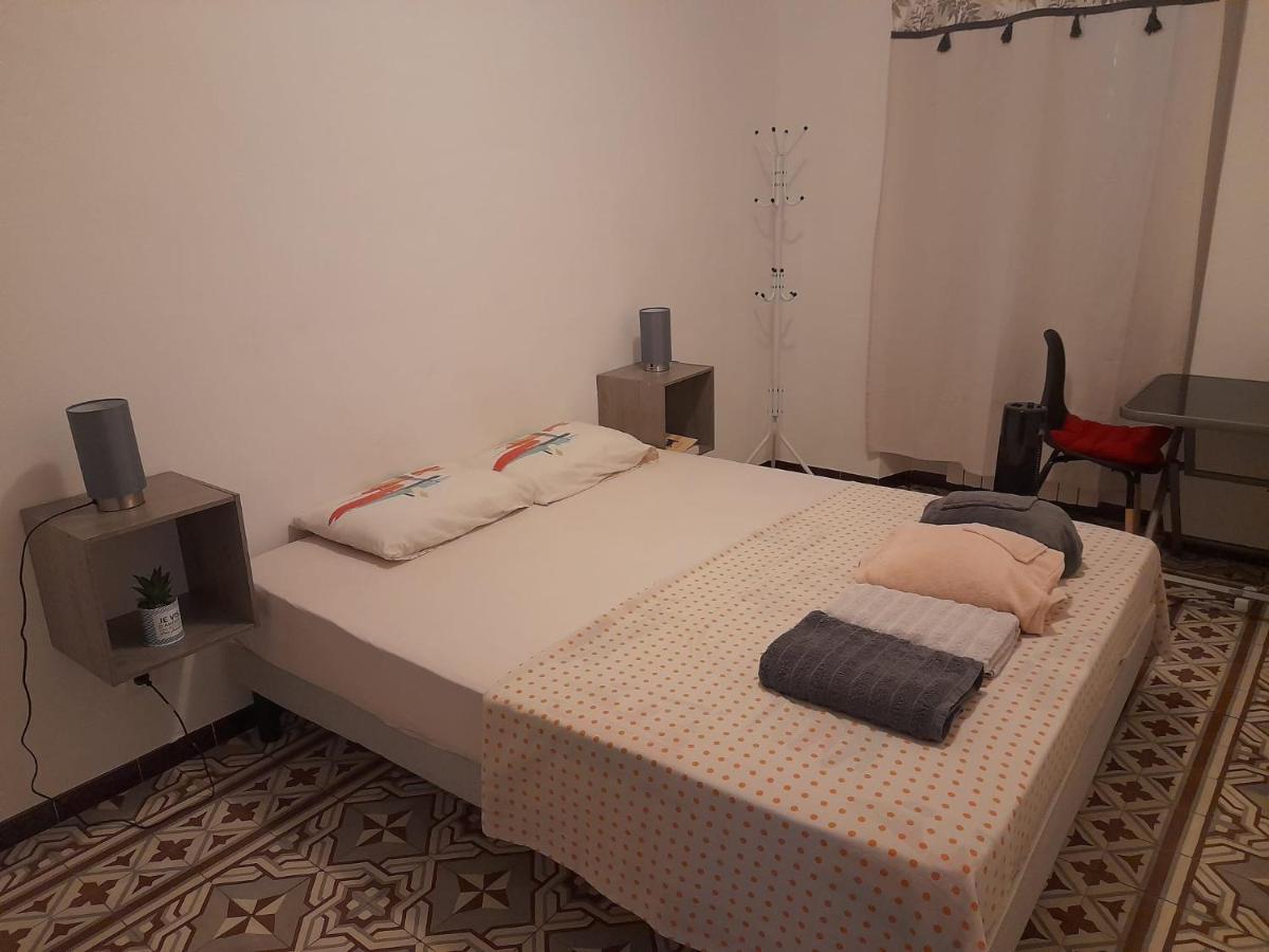 Petit Appart Entier Au Coeur Des Remparts - Netfix Et Connection Fibre Gratuits Карпентра Екстериор снимка